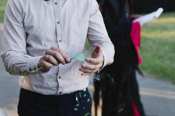 Animation magicien mariage : émerveillez vos invités